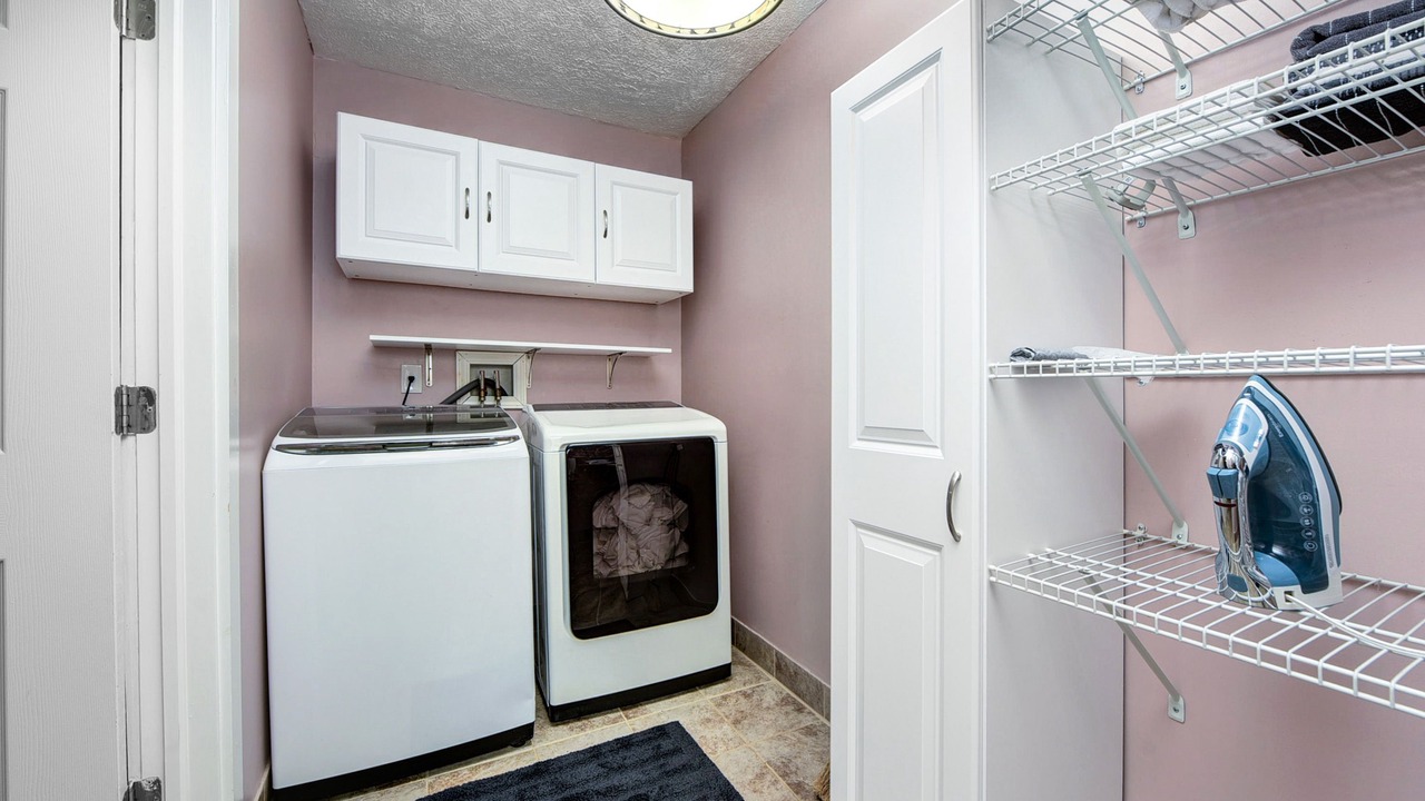 Photo of Bedroom in Detroit - Shoreway