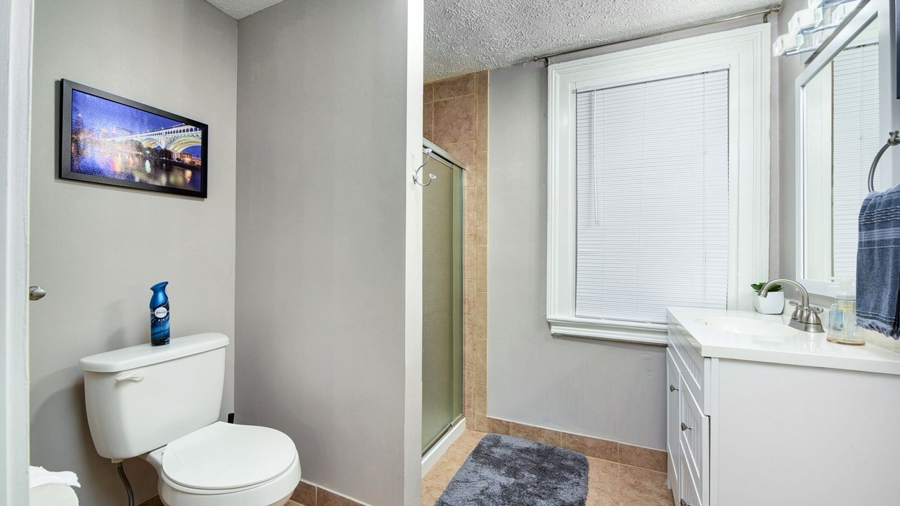 Photo of Bathroom in Detroit - Shoreway