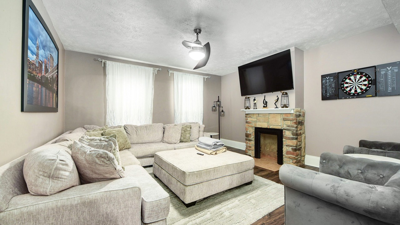 Photo of Livingroom in Detroit - Shoreway