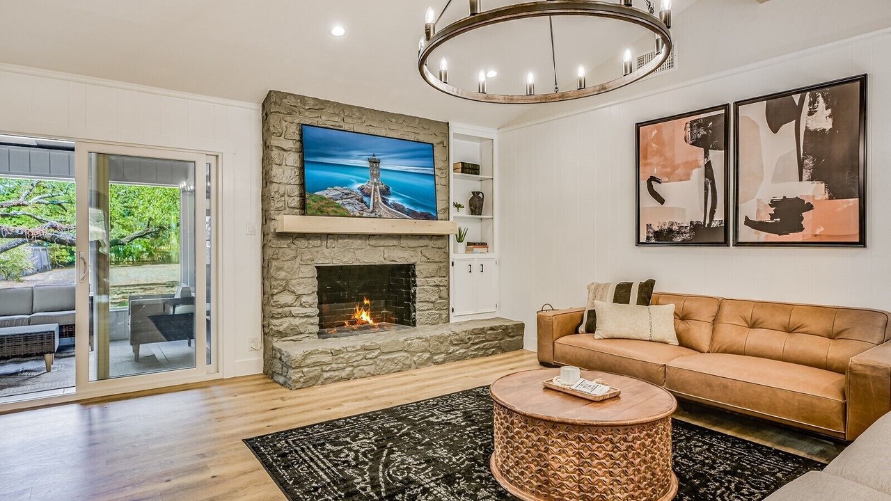 Photo of Livingroom in Forest North Estates