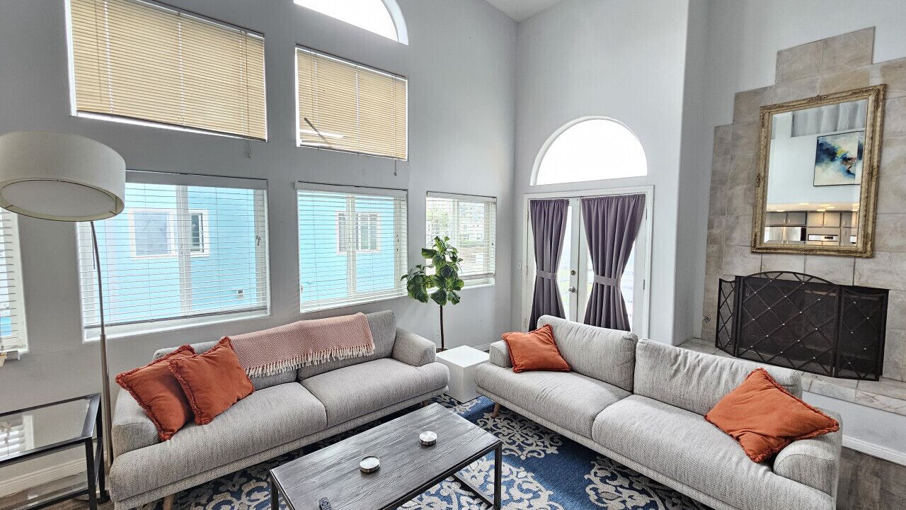 Photo of Livingroom in Marina Peninsula