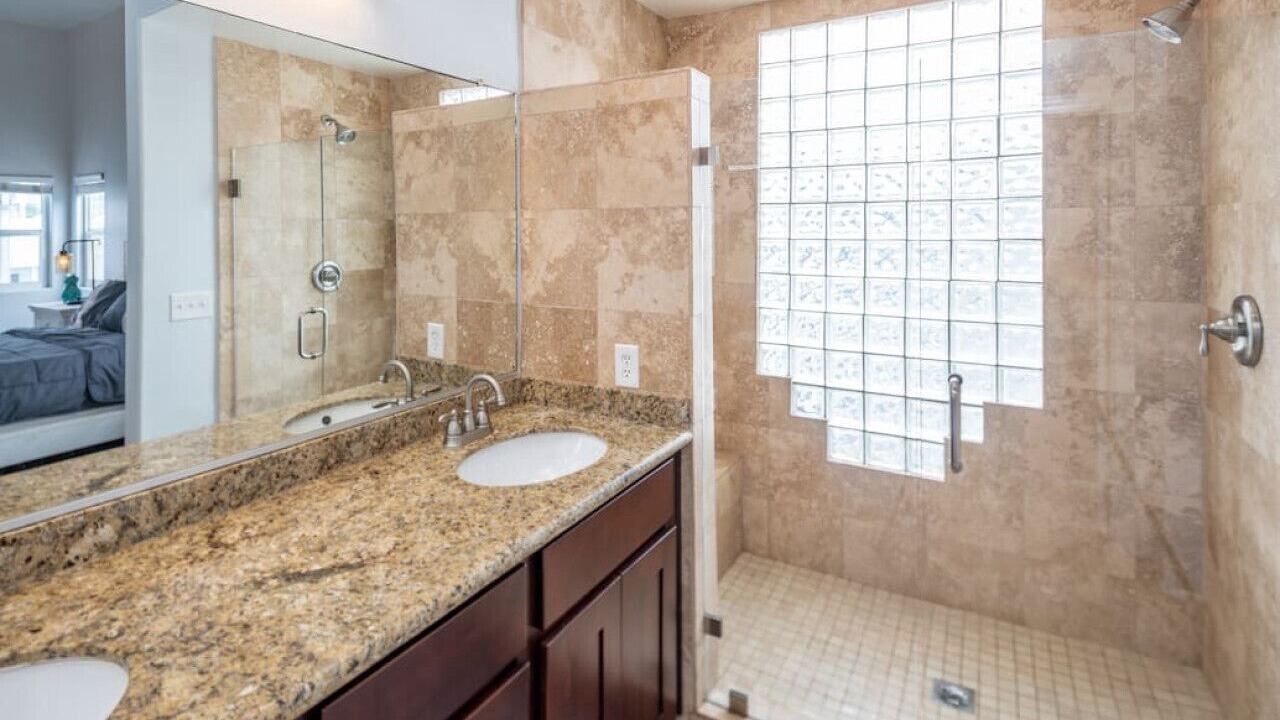 Photo of Bathroom in Marina Peninsula