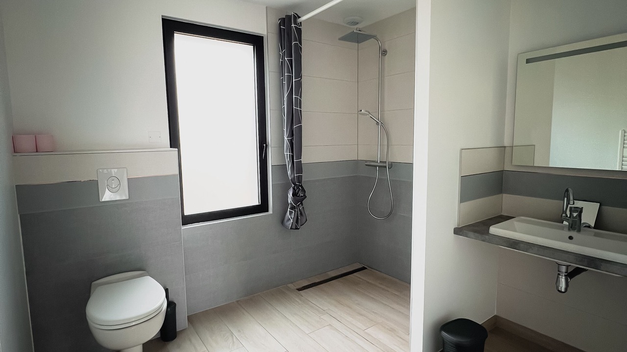 Photo of Bathroom in Roz-Landrieux