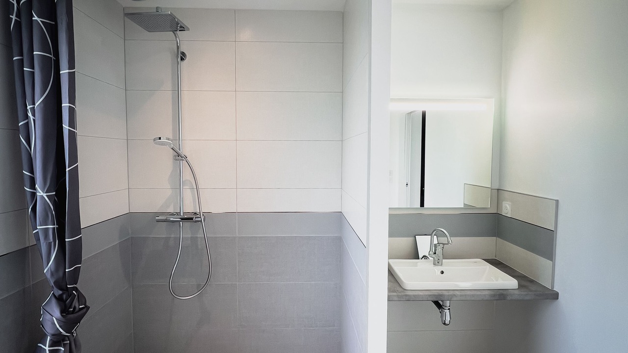 Photo of Bathroom in Roz-Landrieux