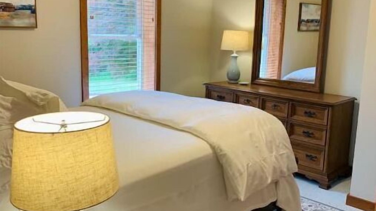 Photo of Bedroom in Roseland