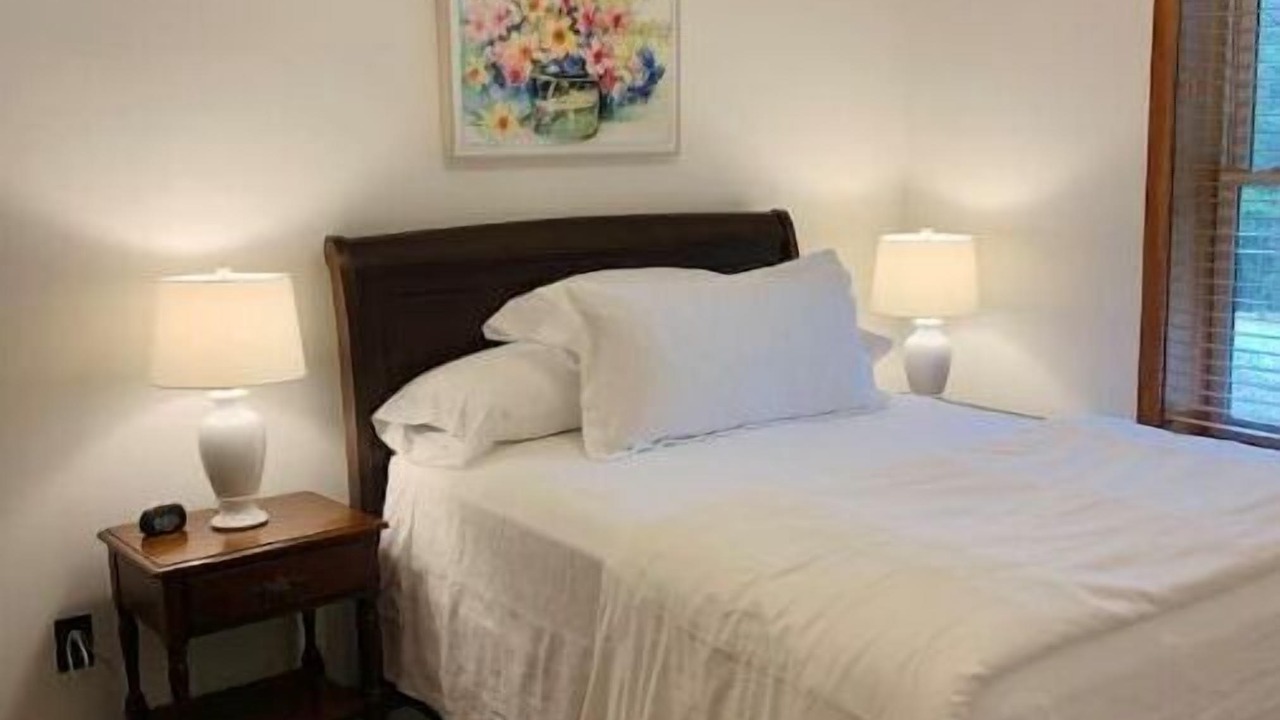 Photo of Bedroom in Roseland