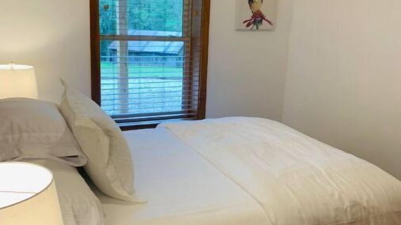 Photo of Bedroom in Roseland