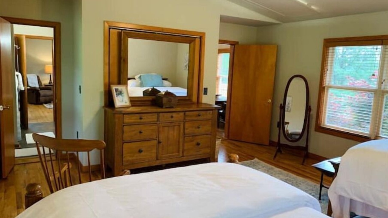 Photo of Bedroom in Roseland