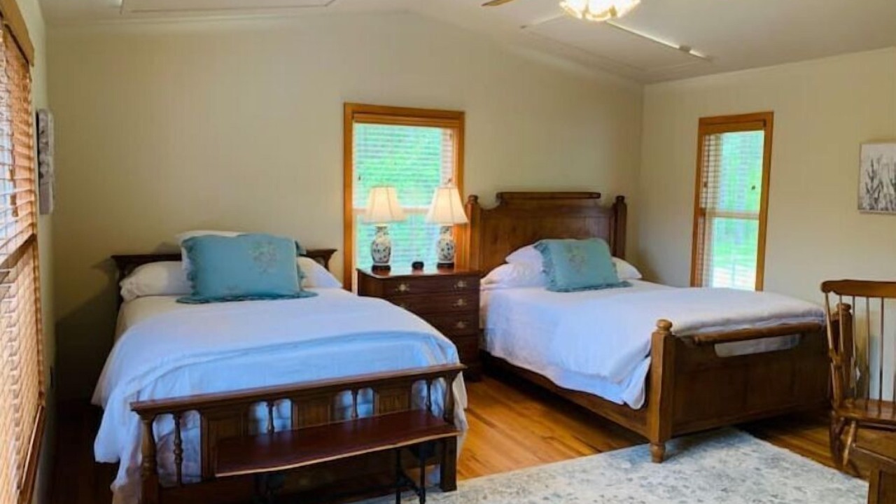 Photo of Bedroom in Roseland