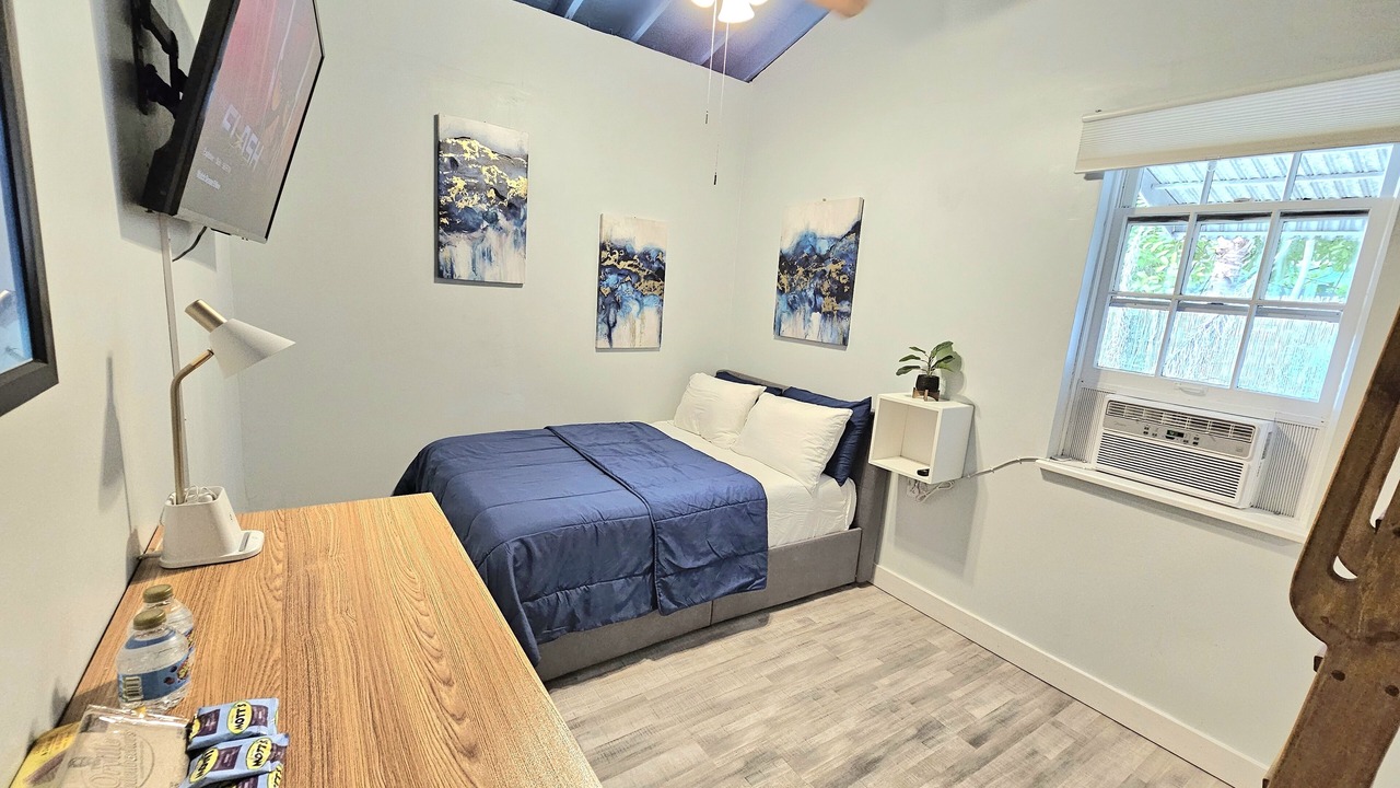 Photo of Bedroom in Royal Poinciana
