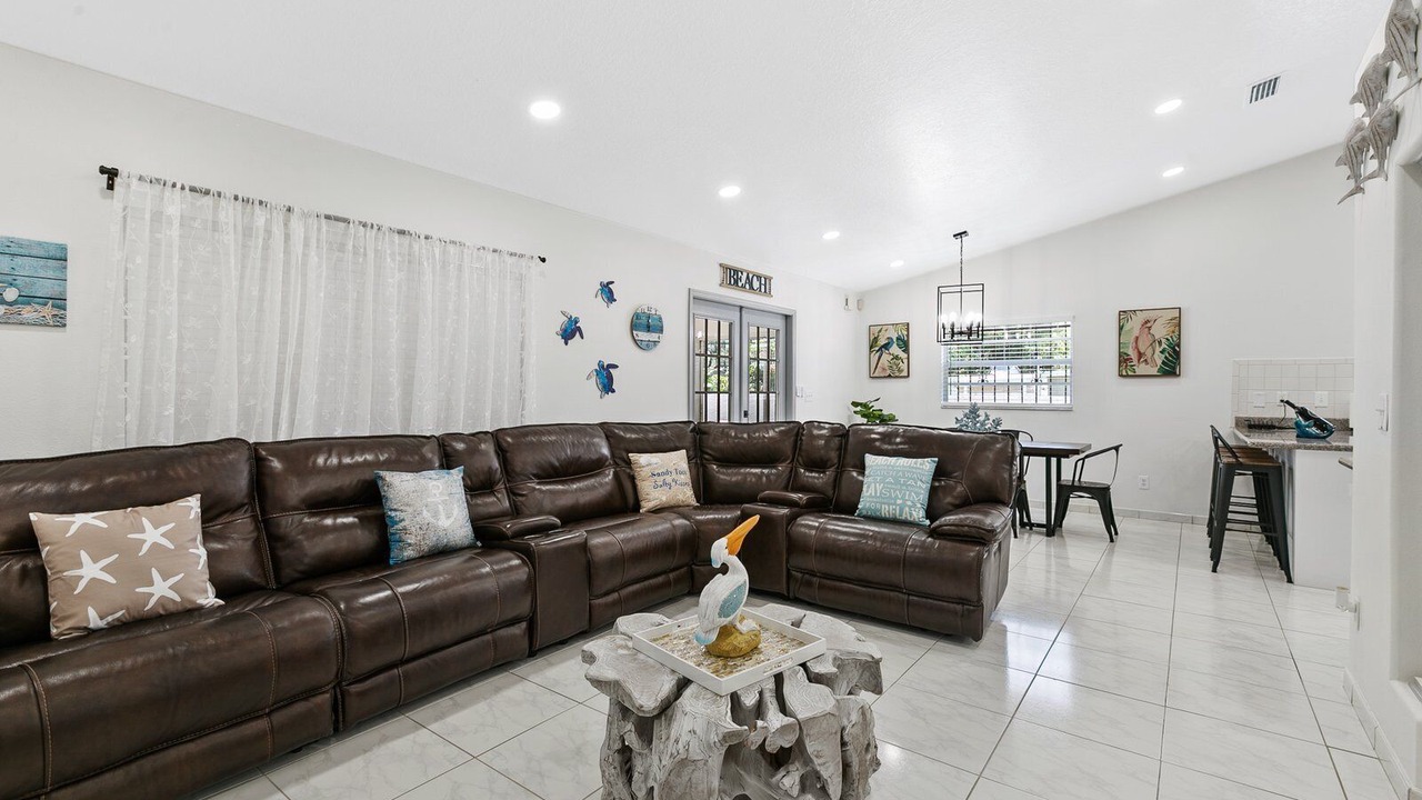 Photo of Livingroom in Pinecrest West Park