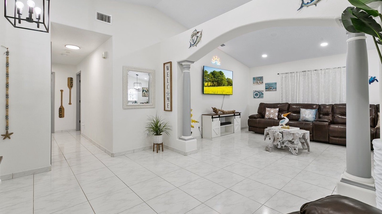 Photo of Livingroom in Pinecrest West Park