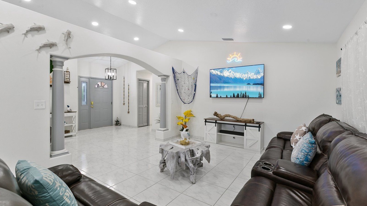 Photo of Livingroom in Pinecrest West Park