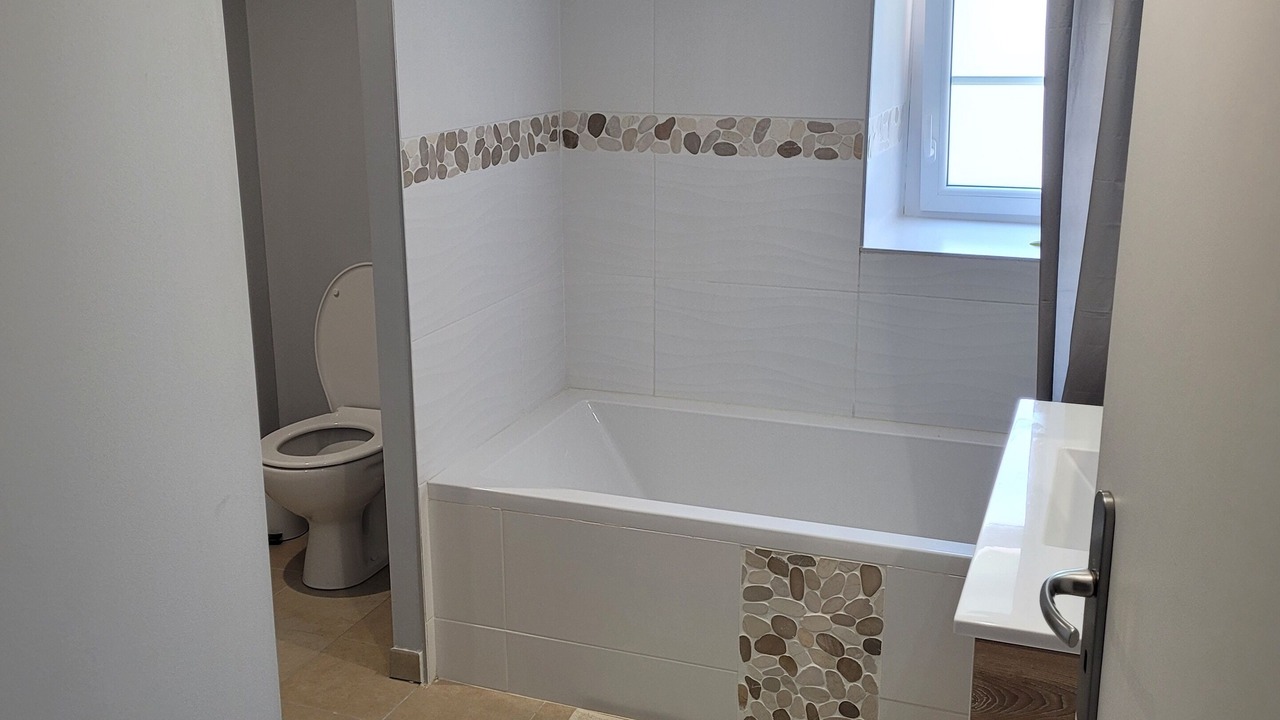 Photo of Bathroom in Saint-Coulomb