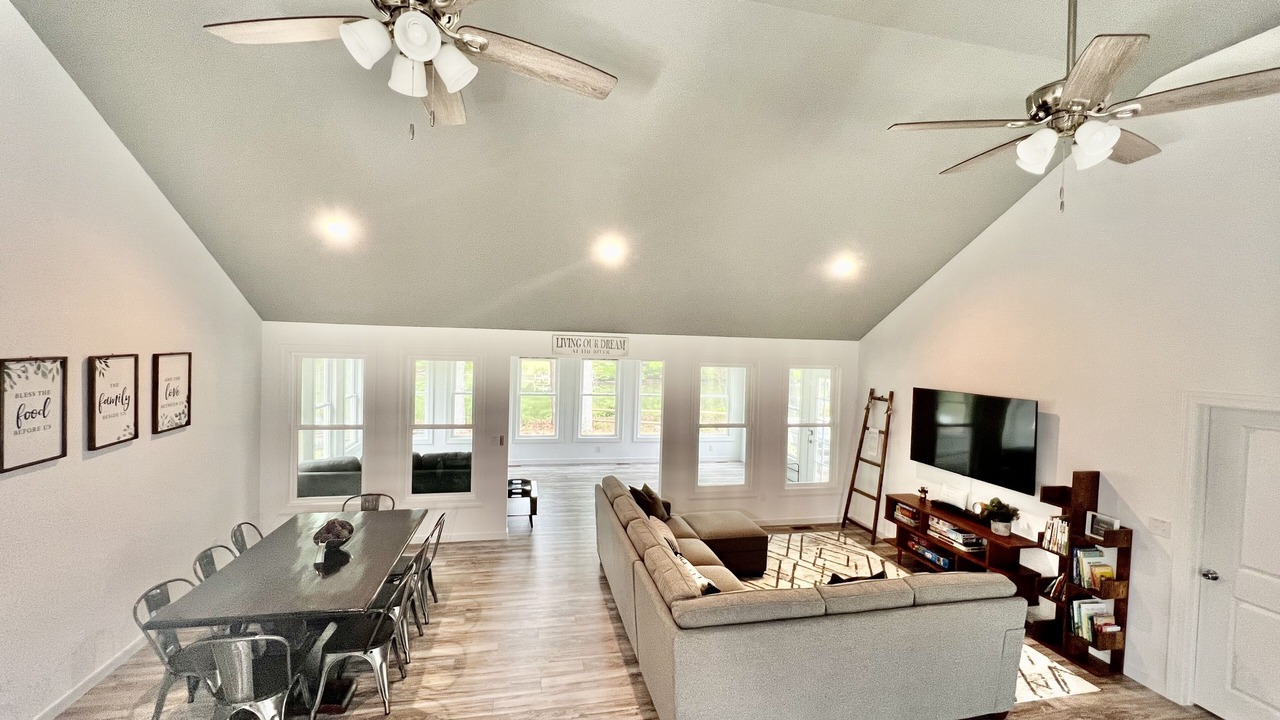 Photo of Livingroom in Reedville