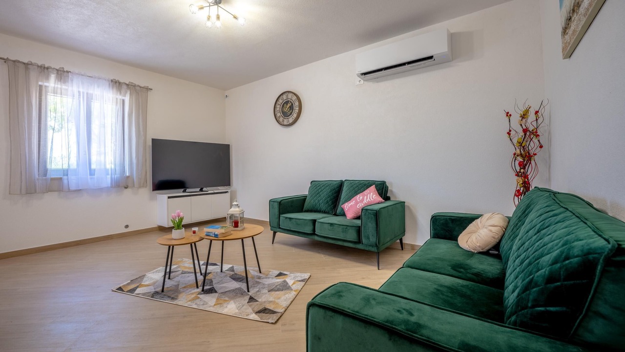 Photo of Livingroom in Gajana