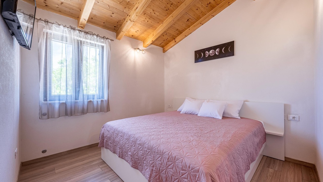 Photo of Bedroom in Gajana