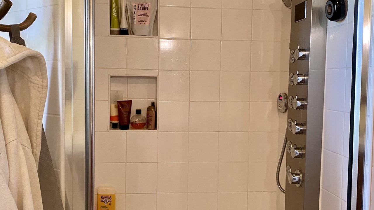 Photo of Bathroom in Ocquerre