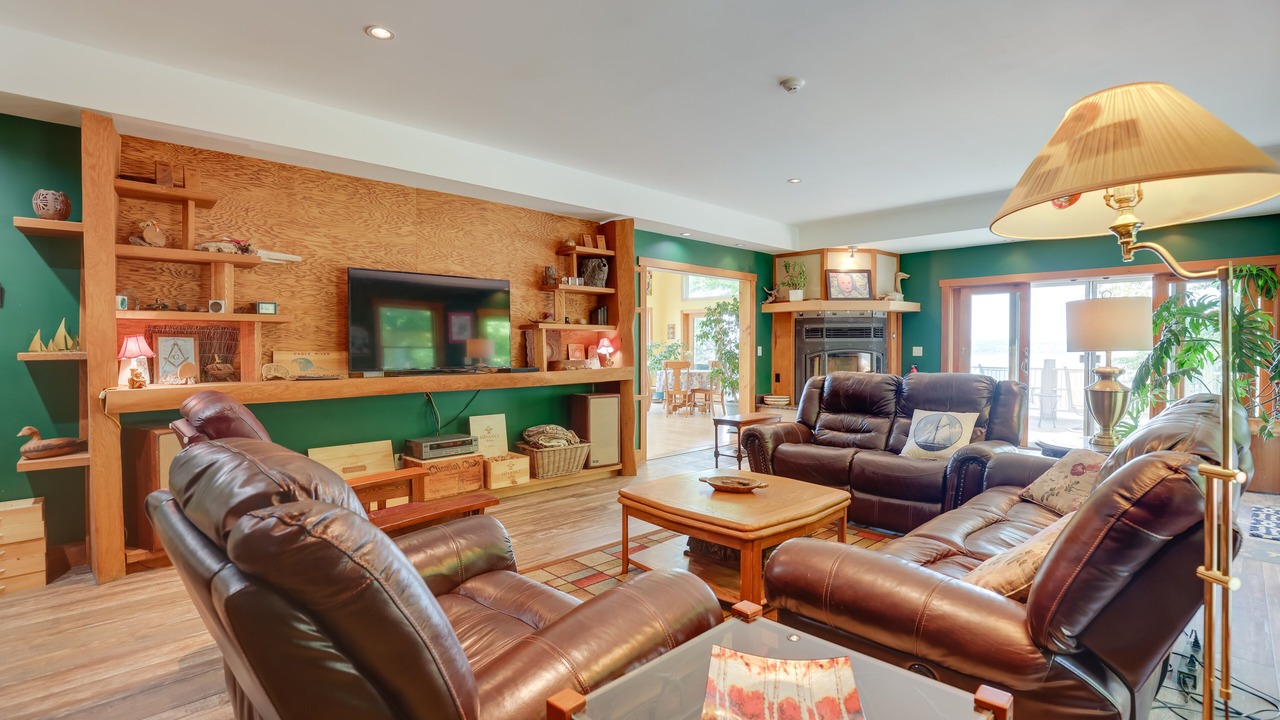Photo of Bedroom in Teall Beach