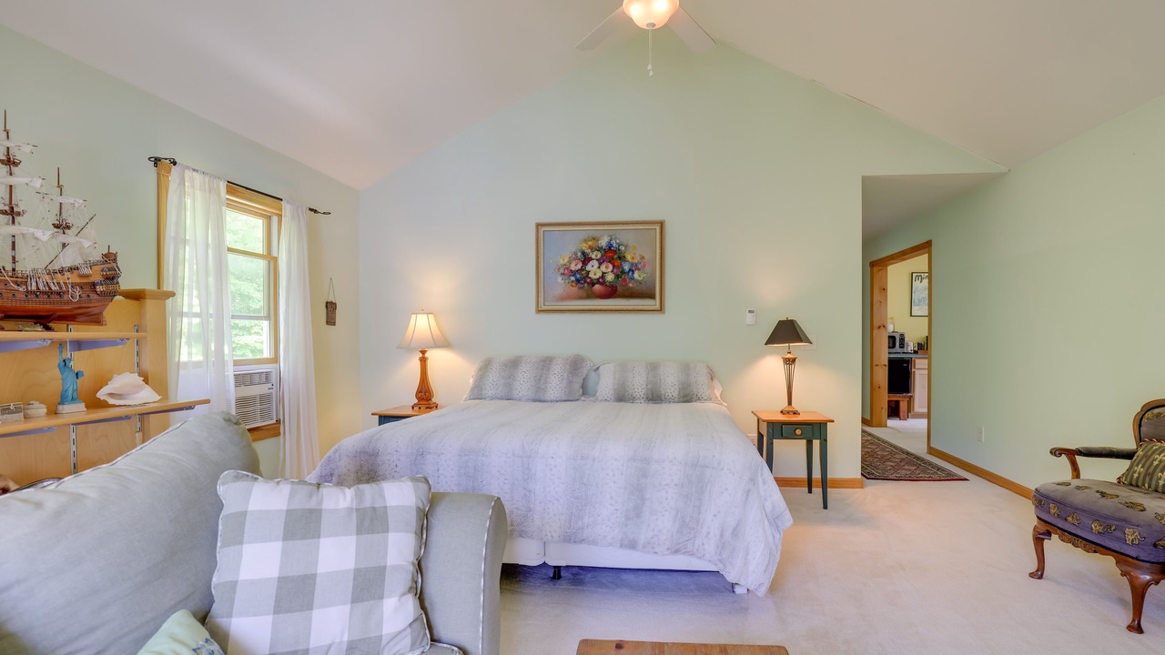 Photo of Bedroom in Teall Beach