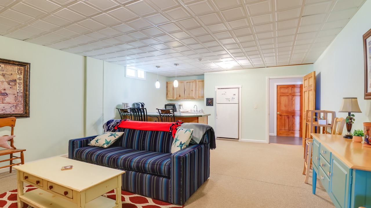 Photo of Livingroom in Teall Beach