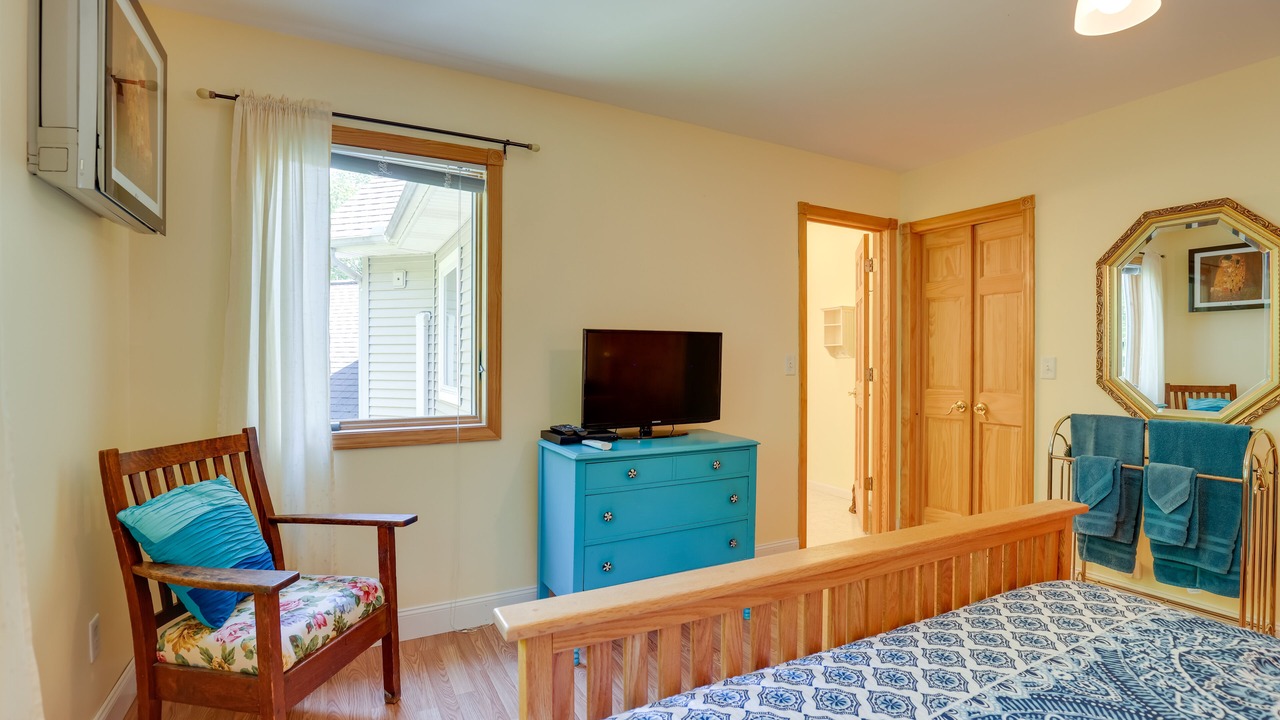Photo of Bedroom in Teall Beach