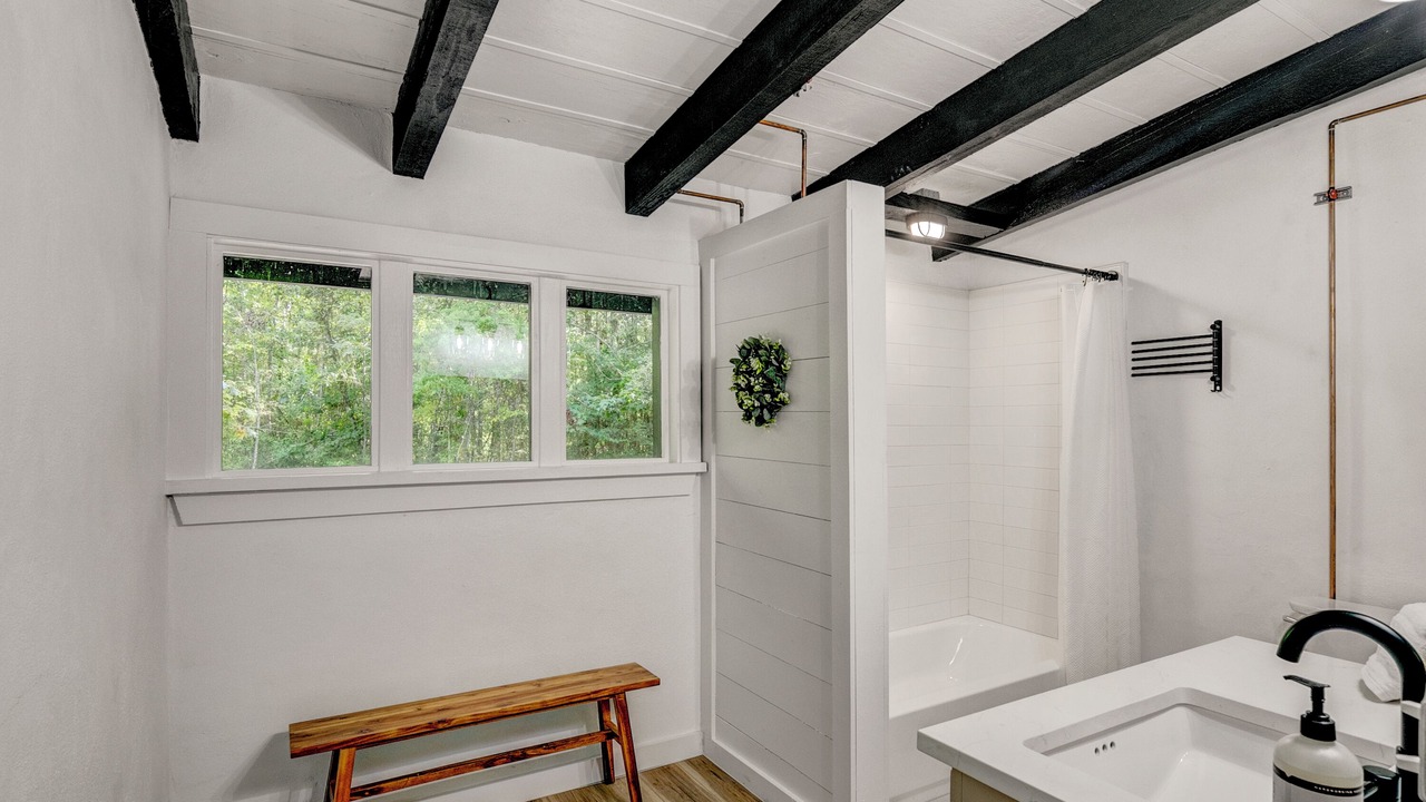 Photo of Bathroom in Brookeland