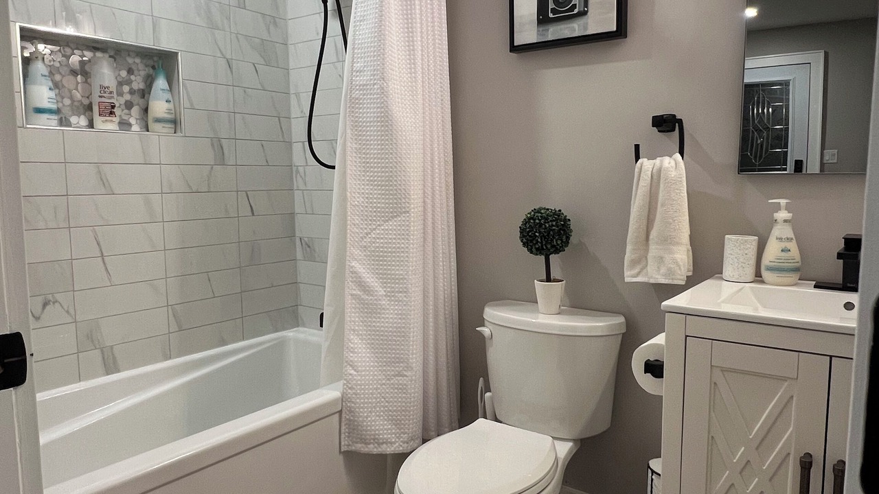 Photo of Bathroom in Dysart et al