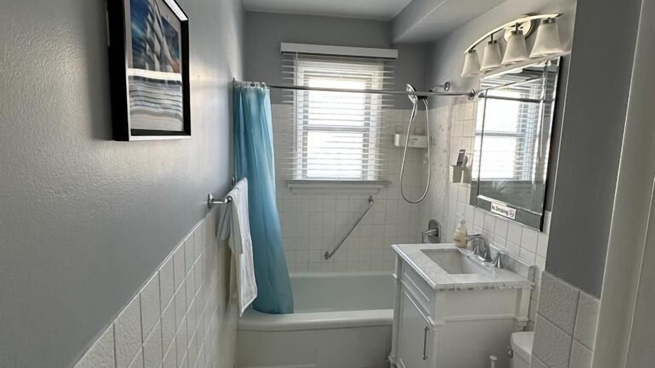 Photo of Bathroom in East Kildonan