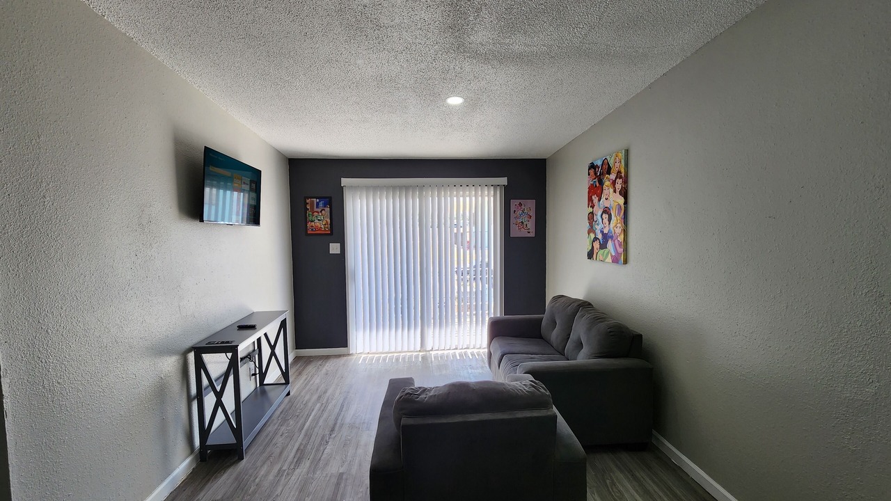 Photo of Livingroom in Biggs Field