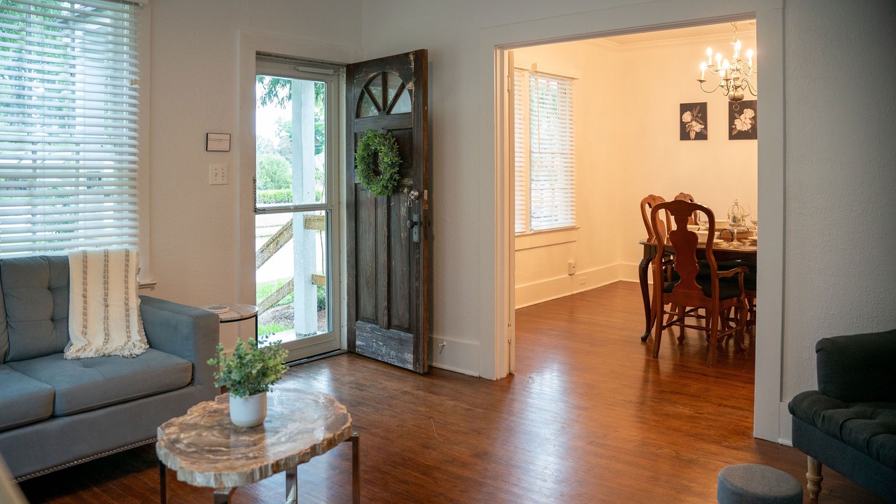 Photo of Livingroom in New Roads