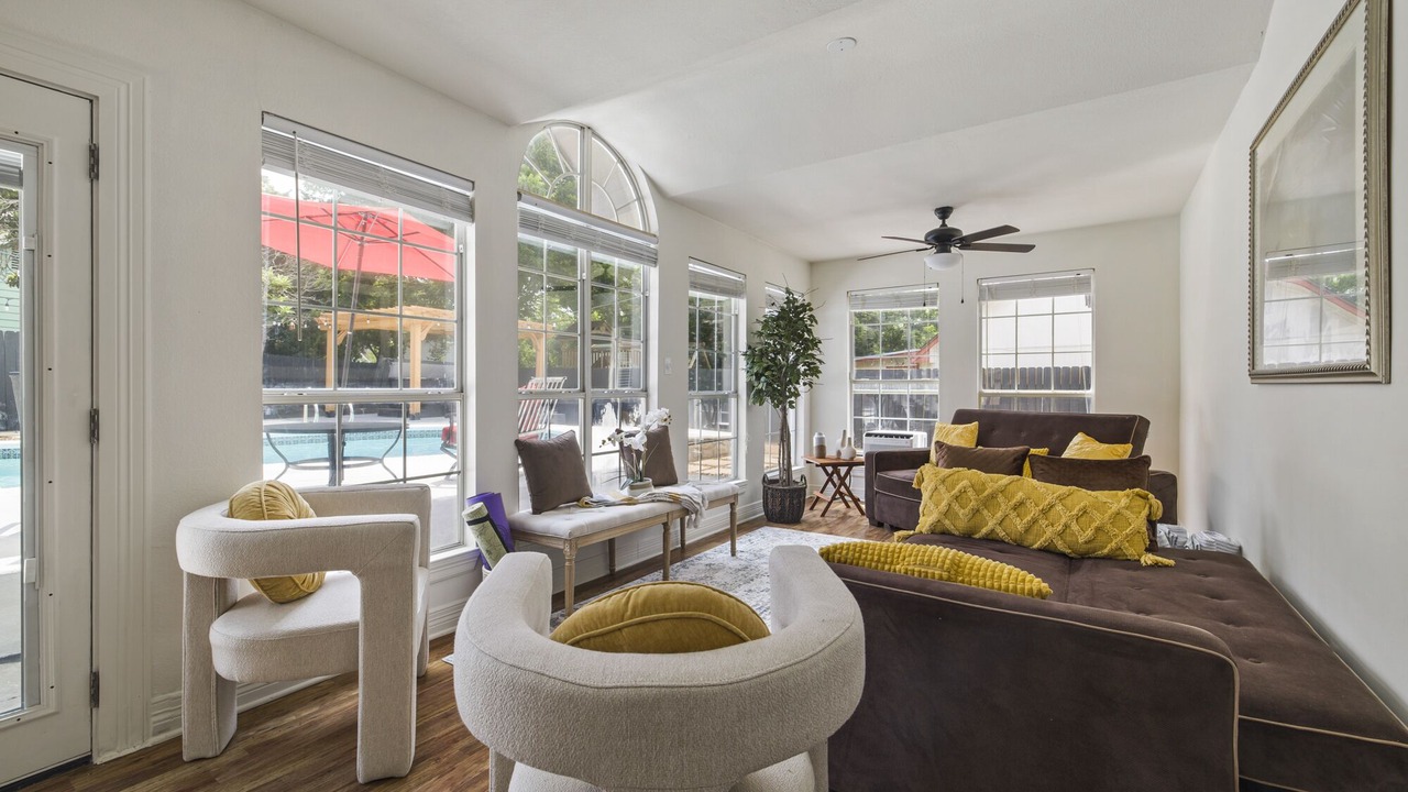 Photo of Livingroom in Beacon Ridge