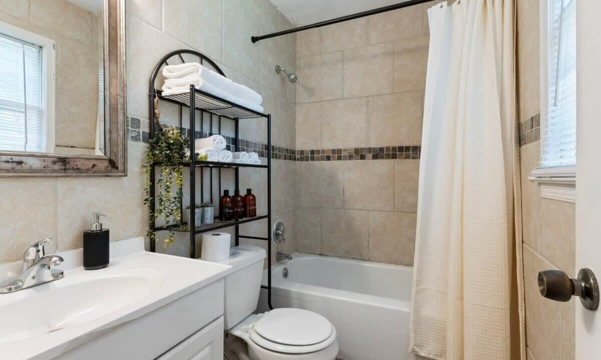 Photo of Bathroom in Gunter Afs
