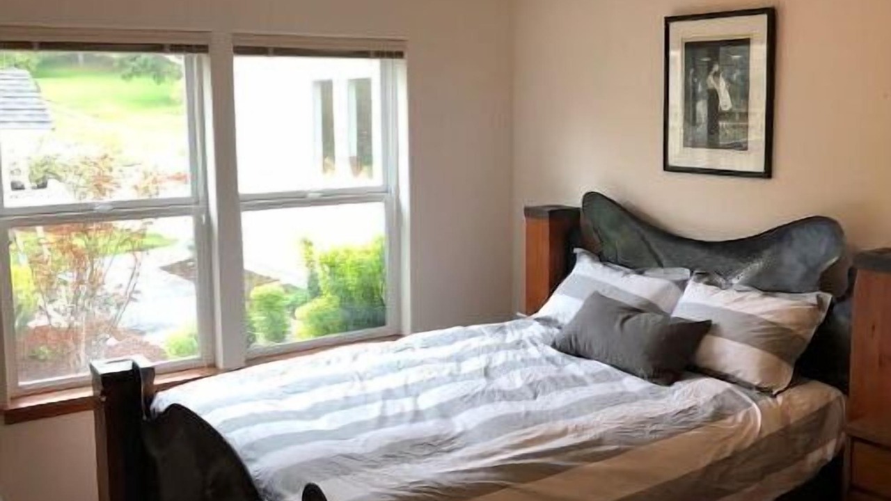 Photo of Bedroom in Hansville