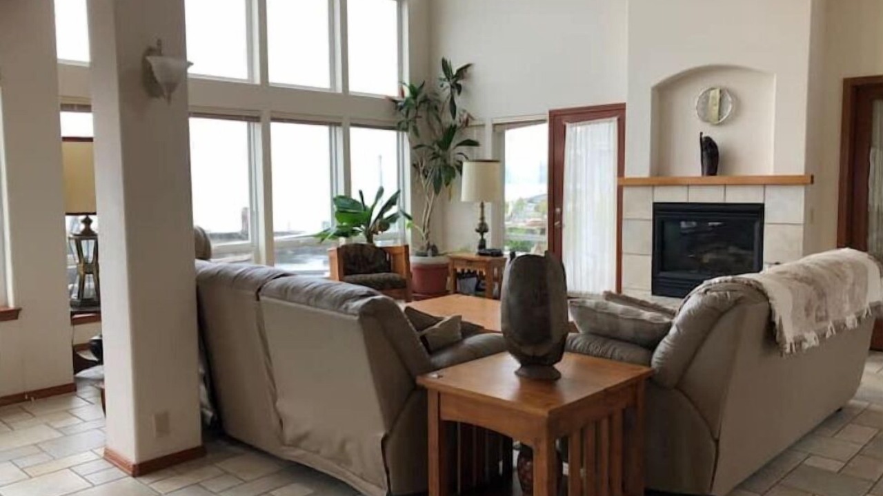 Photo of Livingroom in Hansville