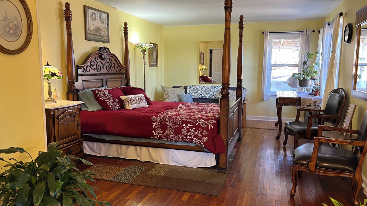 Photo of Bedroom in Steelville
