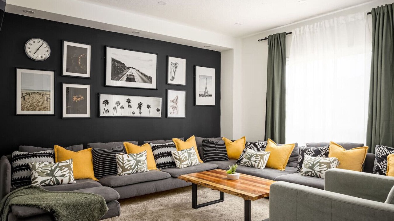Photo of Livingroom in Oshawa