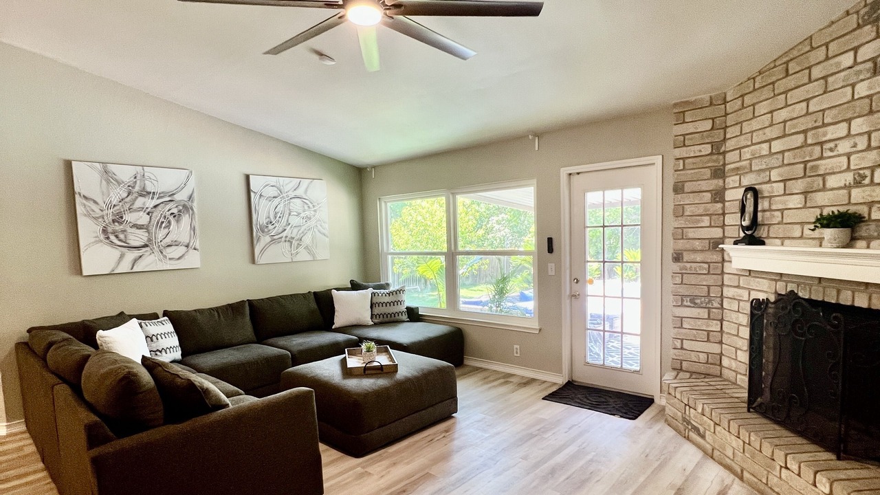 Photo of Livingroom in Converse
