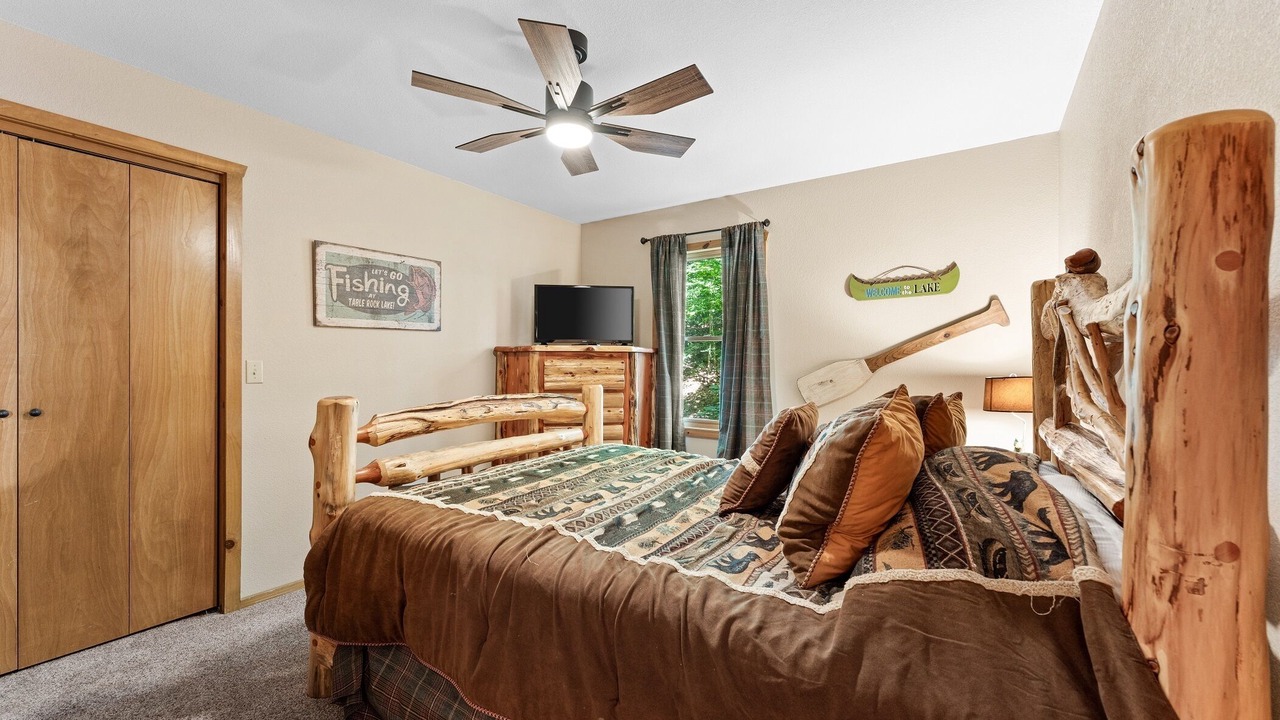 Photo of Bedroom in Kimberling City