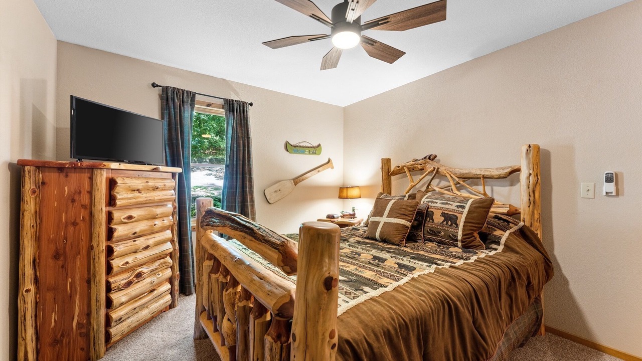 Photo of Bedroom in Kimberling City