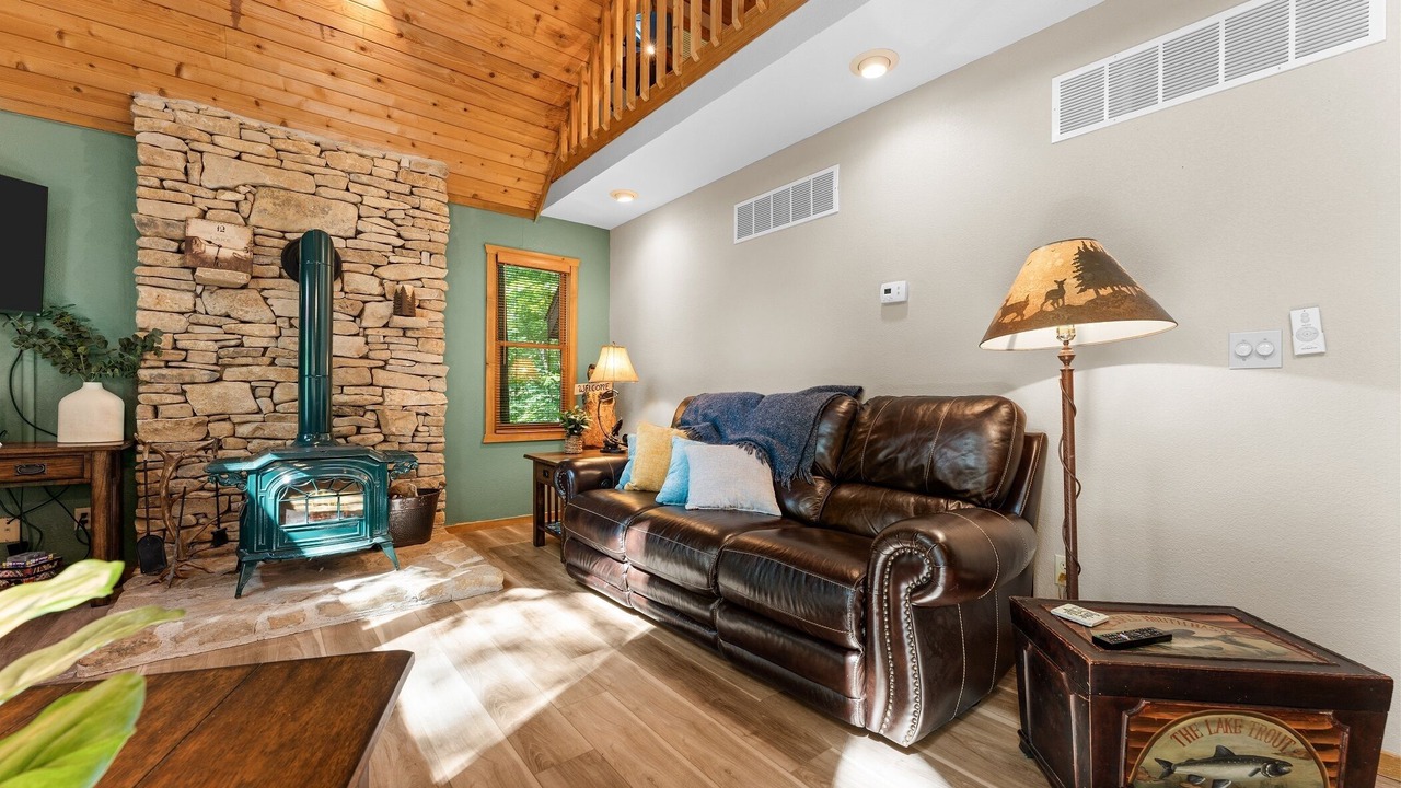 Photo of Livingroom in Kimberling City