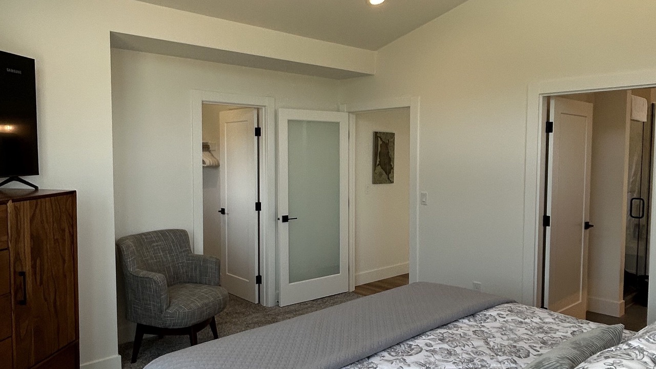 Photo of Bedroom in Rockaway Beach