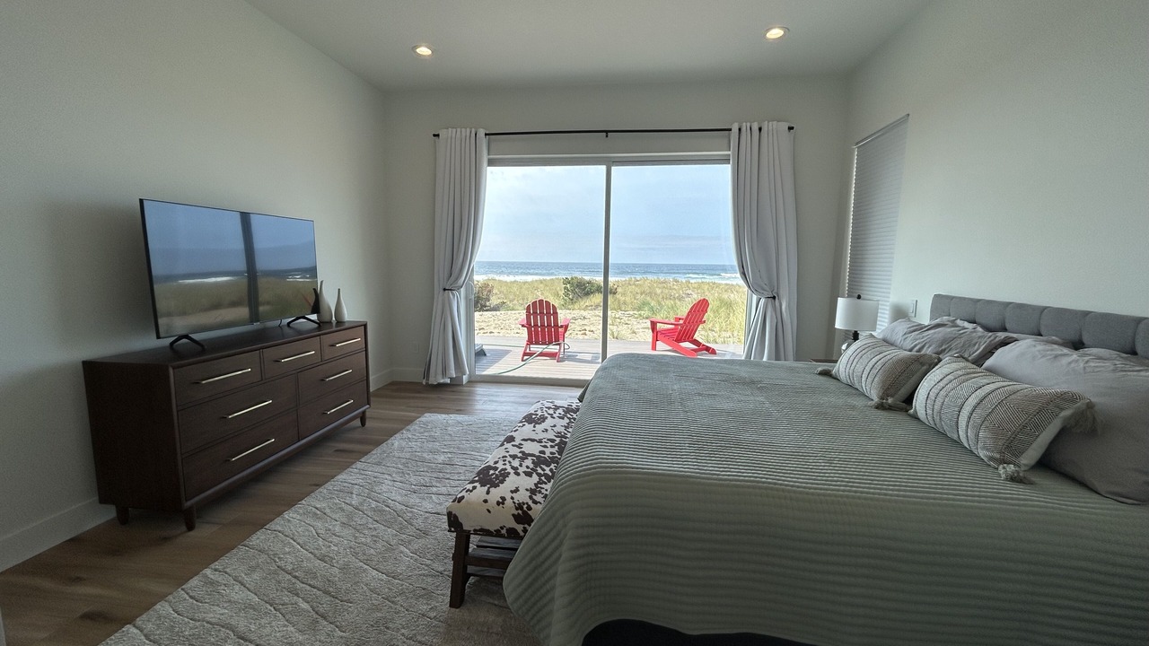 Photo of Bedroom in Rockaway Beach