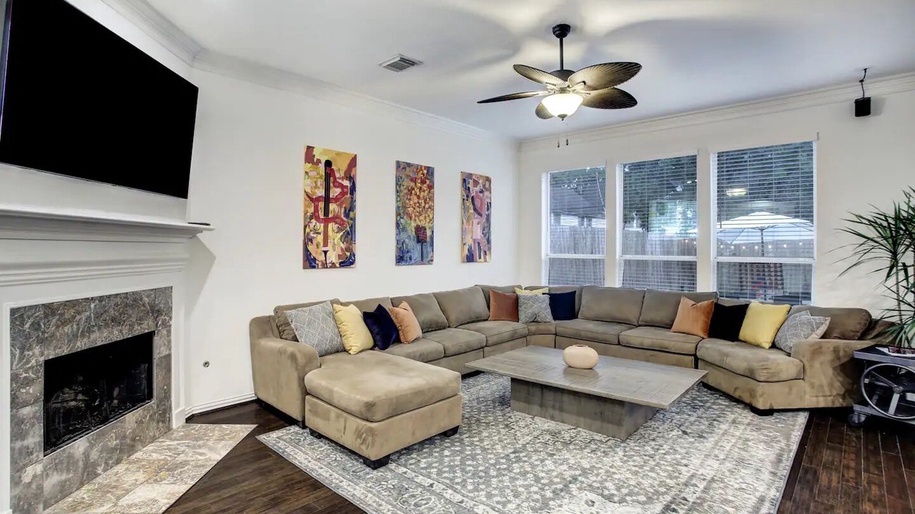 Photo of Livingroom in South Central Houston