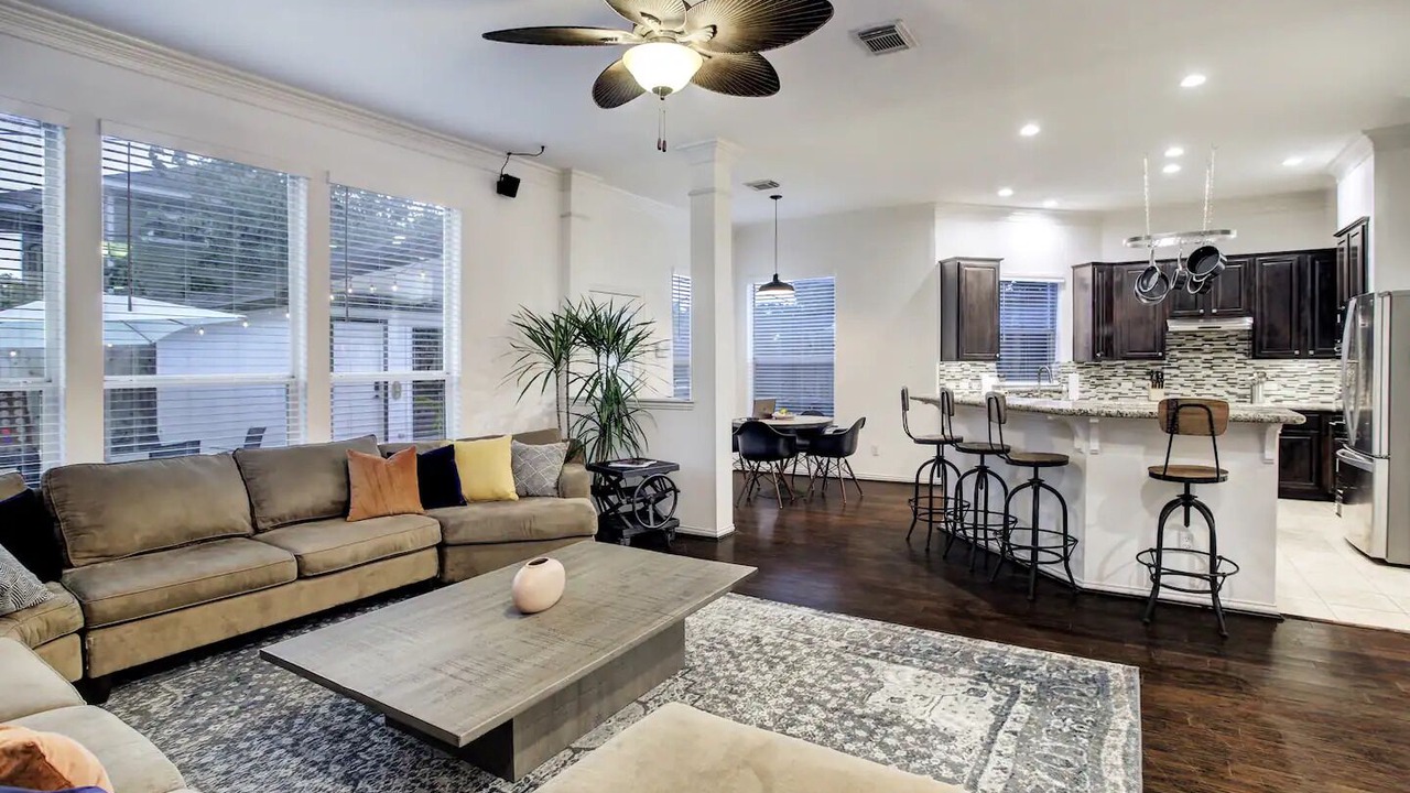 Photo of Livingroom in South Central Houston