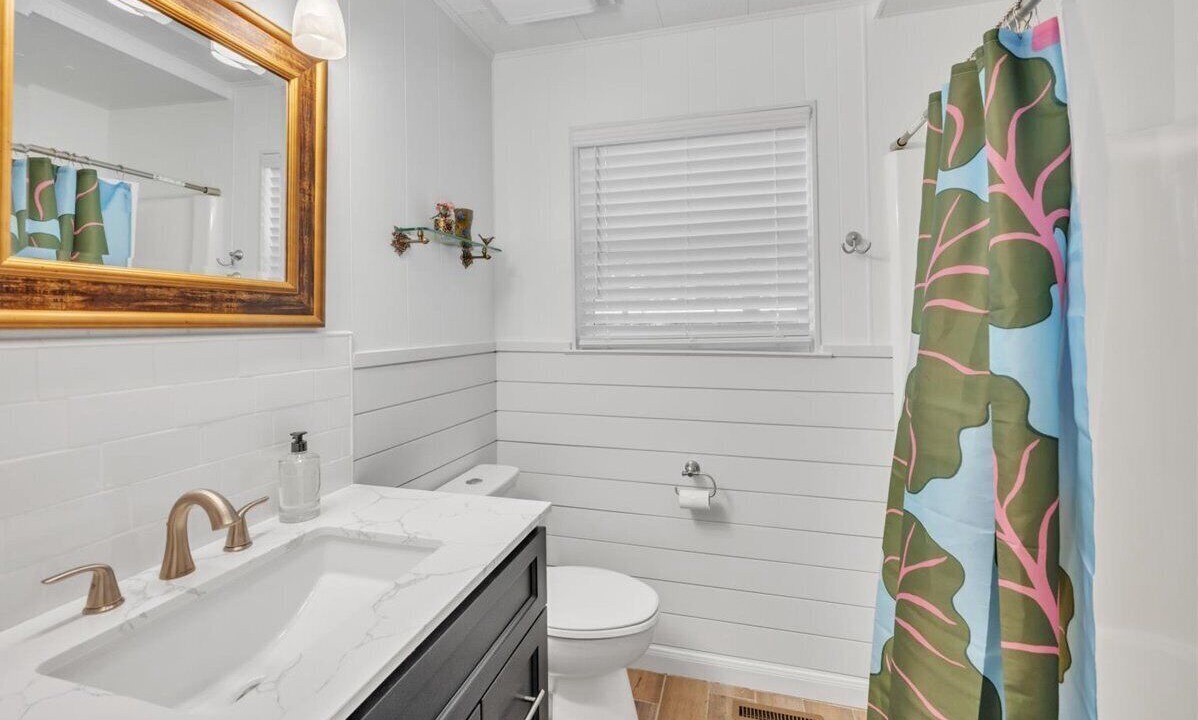 Photo of Bathroom in Hoyt