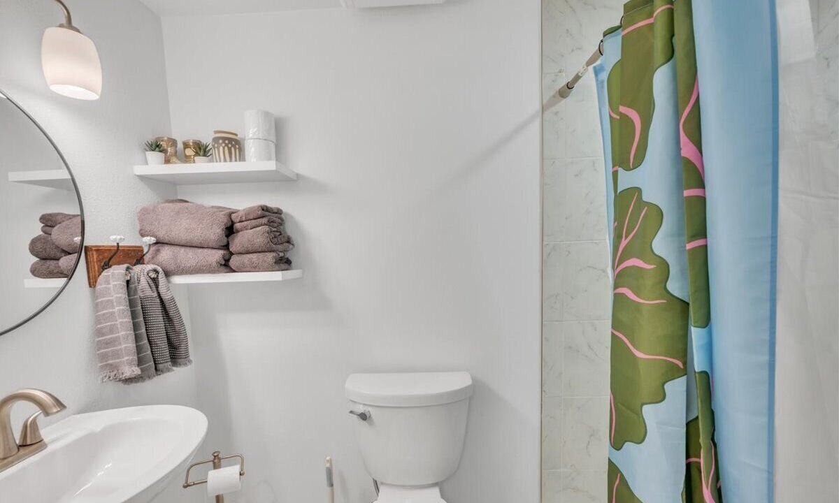 Photo of Bathroom in Hoyt