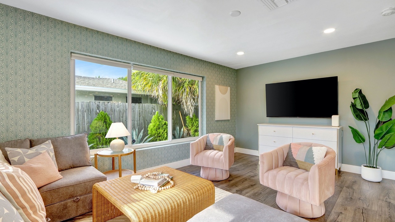 Photo of Livingroom in Golden Glades