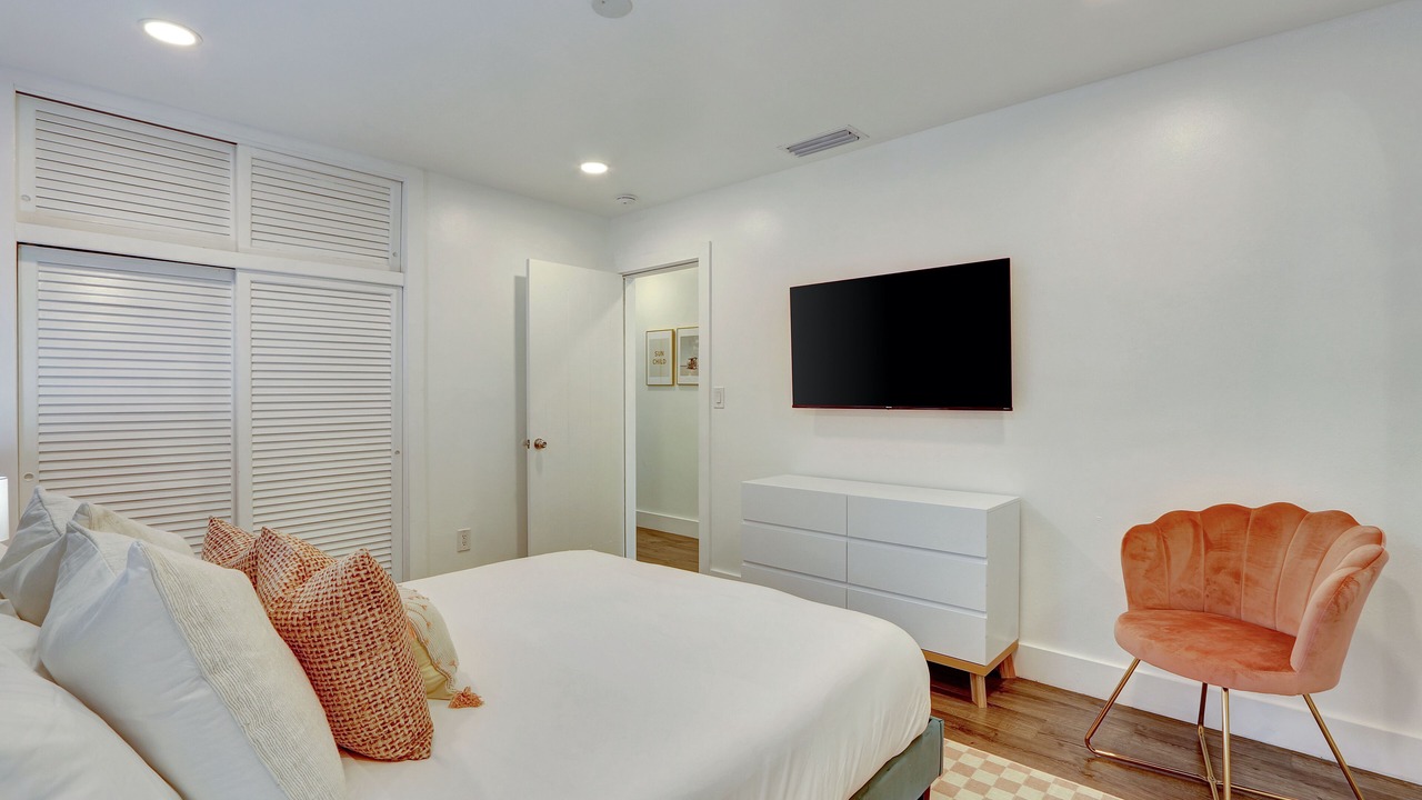 Photo of Bedroom in Golden Glades