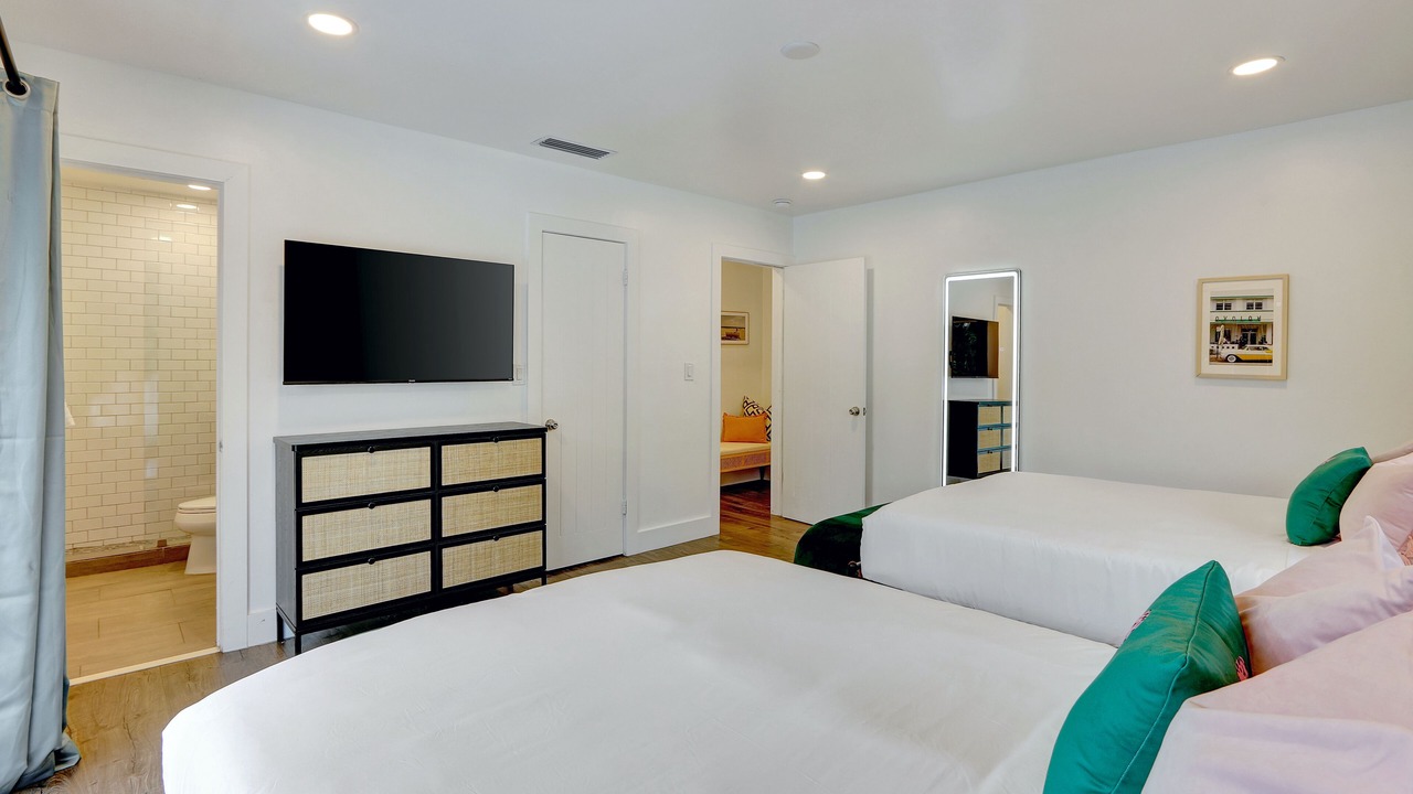 Photo of Bedroom in Golden Glades